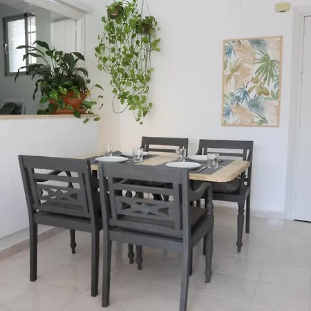 Sunny 3 Bedroom Sleeps 5 Walking Distance Transport Restaurants And Supermarkets Torreblanca * Фуэнхирола