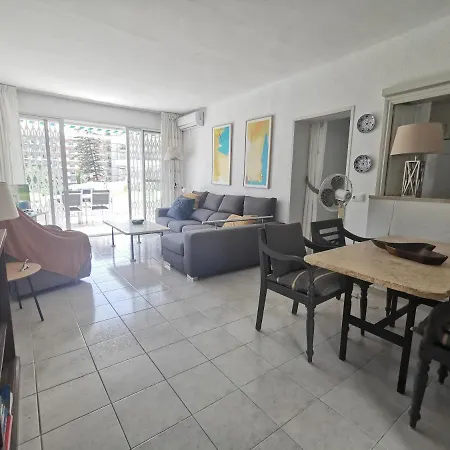 Sunny 3 Bedroom Sleeps 5 Walking Distance Transport Restaurants And Supermarkets Torreblanca