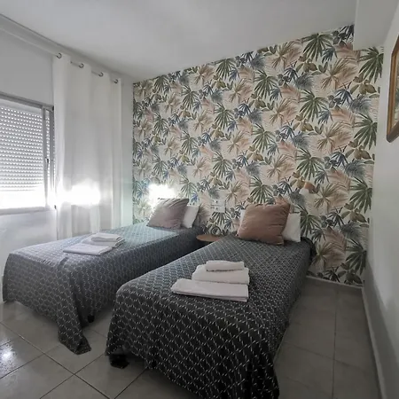 Sunny 3 Bedroom Sleeps 5 Walking Distance Transport Restaurants And Supermarkets Torreblanca * Фуэнхирола
