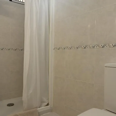 Sunny 3 Bedroom Sleeps 5 Walking Distance Transport Restaurants And Supermarkets Torreblanca Апартаменты Фуэнхирола