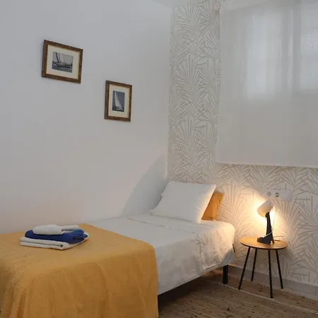 Sunny 3 Bedroom Sleeps 5 Walking Distance Transport Restaurants And Supermarkets Torreblanca