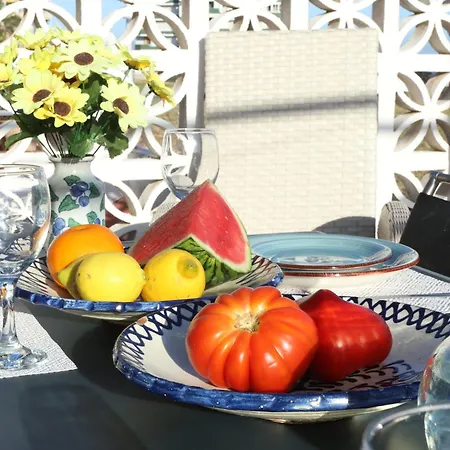 Апартаменты Sunny 3 Bedroom Sleeps 5 Walking Distance Transport Restaurants And Supermarkets Torreblanca