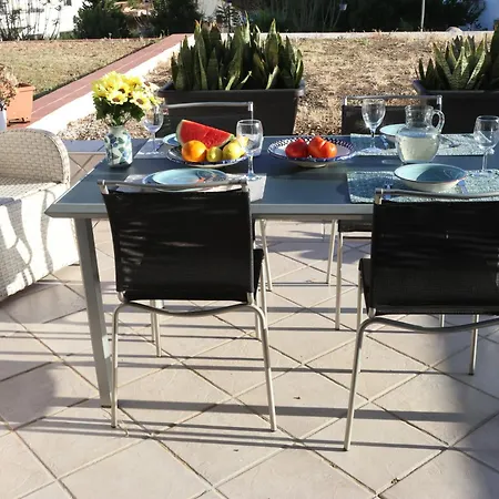 Апартаменты Sunny 3 Bedroom Sleeps 5 Walking Distance Transport Restaurants And Supermarkets Torreblanca Фуэнхирола